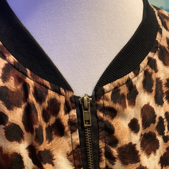 Lightweight Leopard Bomber Jacket - Picture 5 of 5